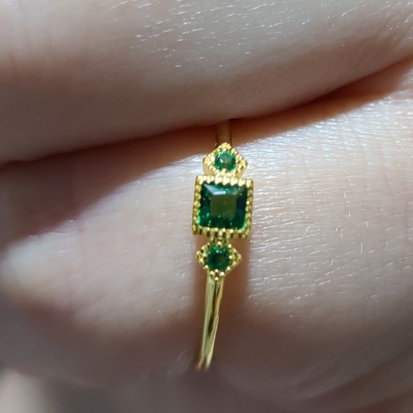 925 Sterling Silver Yellow Gold Green Zircon Daint - Picture 2 of 8
